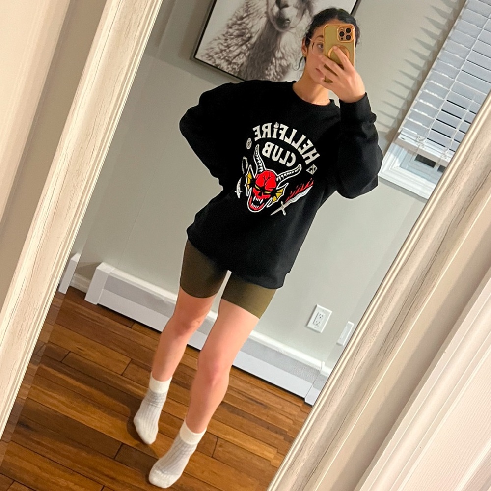Euc Stranger Things “Hellfire Club” Pullover Size… - image 3